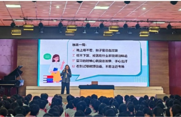 继续教育学院联合相关学院教师赴唐县第二中学开展专题辅导活动